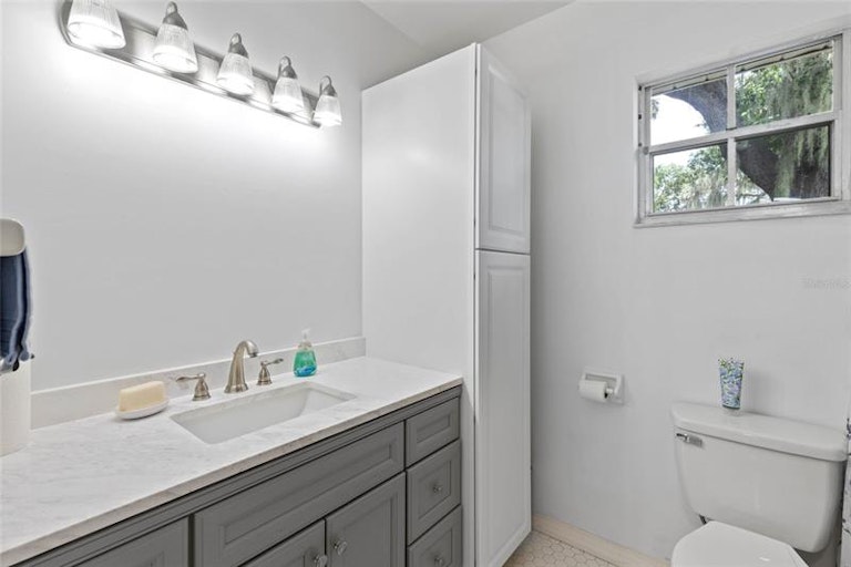 Photo 38 of 56 - 721 W Nelson St, Tavares, FL 32778