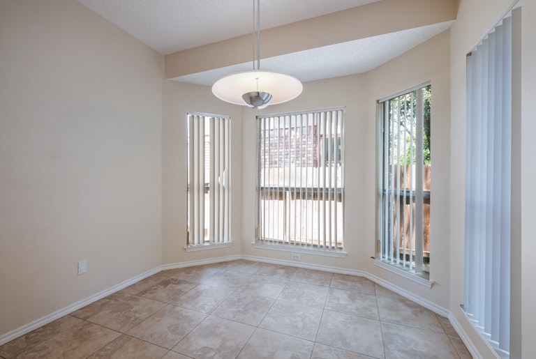 Photo 11 of 25 - 10138 Sandyglen, San Antonio, TX 78240