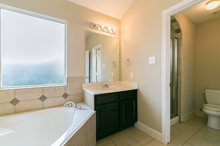 Photo 17 of 24 - 5602 Post Oak Manor Dr, Houston, TX 77085