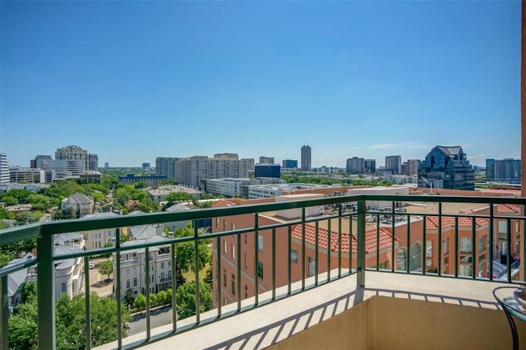 Photo 25 of 34 - 2828 Hood St #1106, Dallas, TX 75219