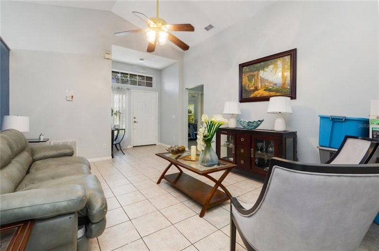 Photo 5 of 33 - 3829 Pickwick Dr, Orlando, FL 32817
