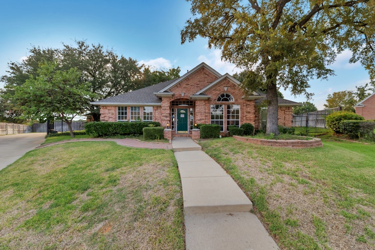 Photo 1 of 35 - 8800 Thorndale Ct, North Richland Hills, TX 76182