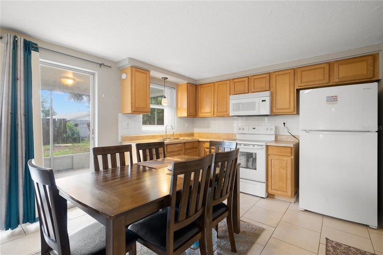 Photo 6 of 15 - 3248 Seffner Dr, Holiday, FL 34691