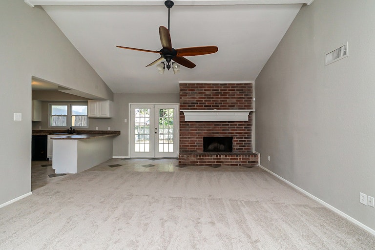 Photo 11 of 23 - 638 Michael Dr, Grand Prairie, TX 75052