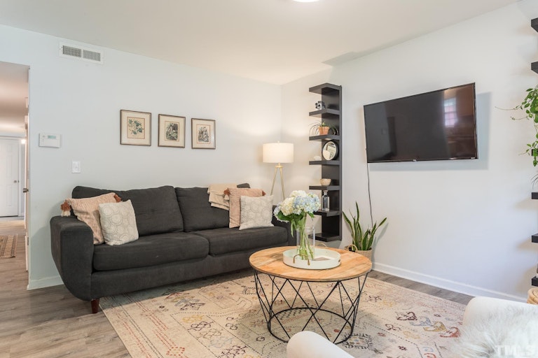 Photo 6 of 25 - 114 N Blacknall St, Durham, NC 27703
