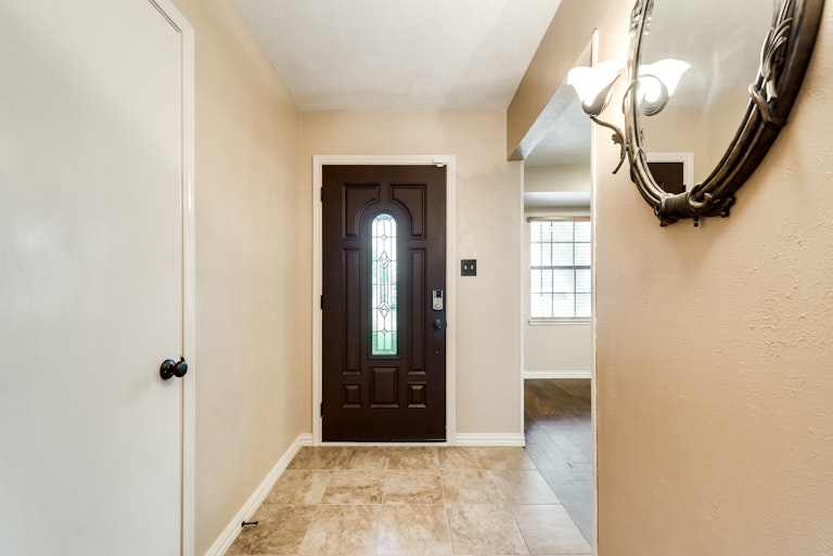 Photo 11 of 30 - 253 Bellwood Dr, Garland, TX 75040