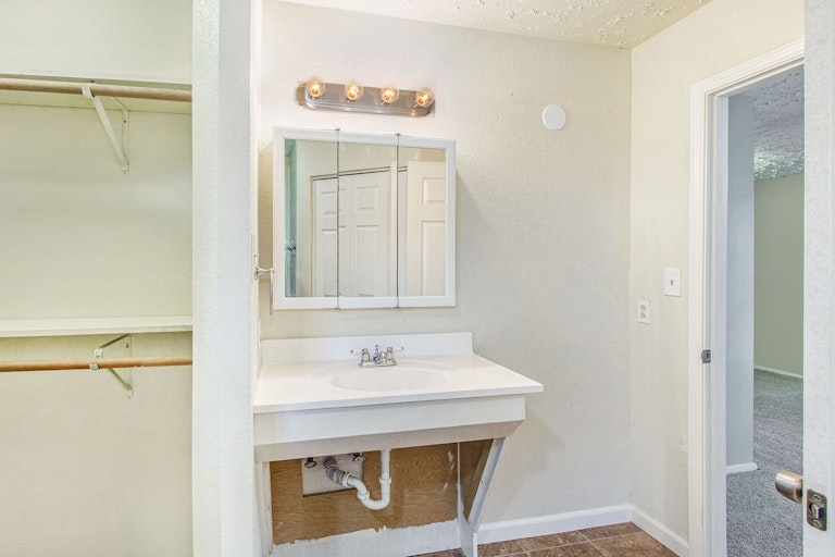 Photo 12 of 17 - 15822 Manfield Dr, Houston, TX 77082
