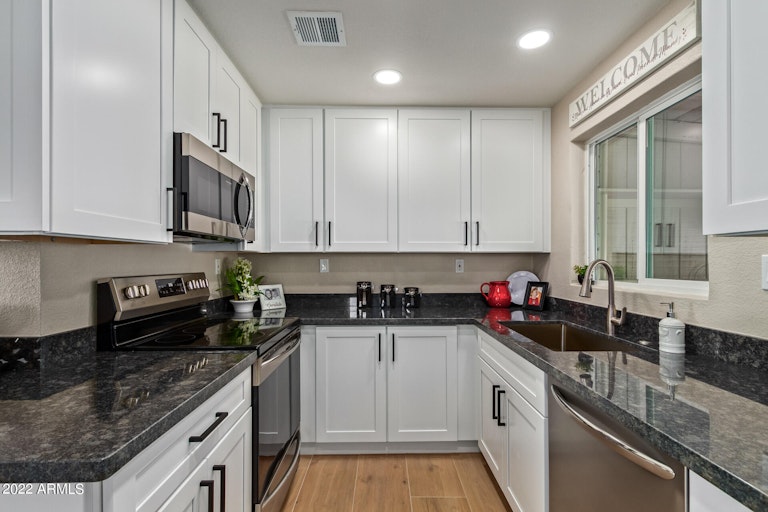 Photo 7 of 18 - 347 N Thunderbird Dr, Apache Junction, AZ 85120