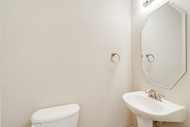 Photo 23 of 26 - 4310 Bluffview Dr, Sachse, TX 75048