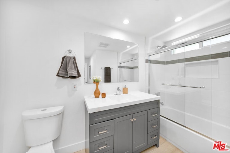 Photo 5 of 10 - 4725 Del Paso Ct, Los Angeles, CA 90032