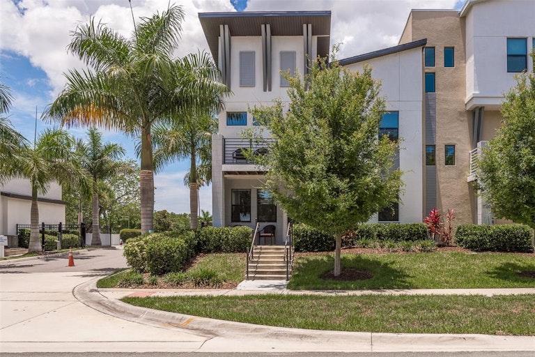 Photo 1 of 40 - 1150 25th St N, Saint Petersburg, FL 33713