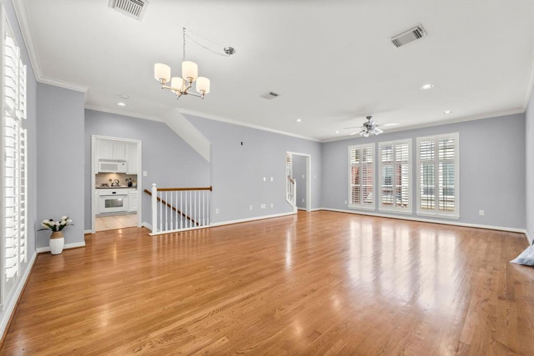 Photo 6 of 33 - 1720 Bailey St, Houston, TX 77019