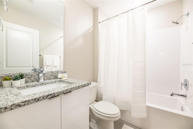 Photo 21 of 33 - 8004 Formosa Valley Pl, Kissimmee, FL 34747