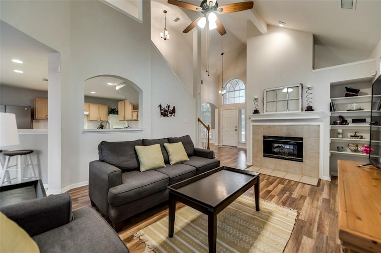 Photo 13 of 40 - 8801 Clearlake Dr, Rowlett, TX 75088