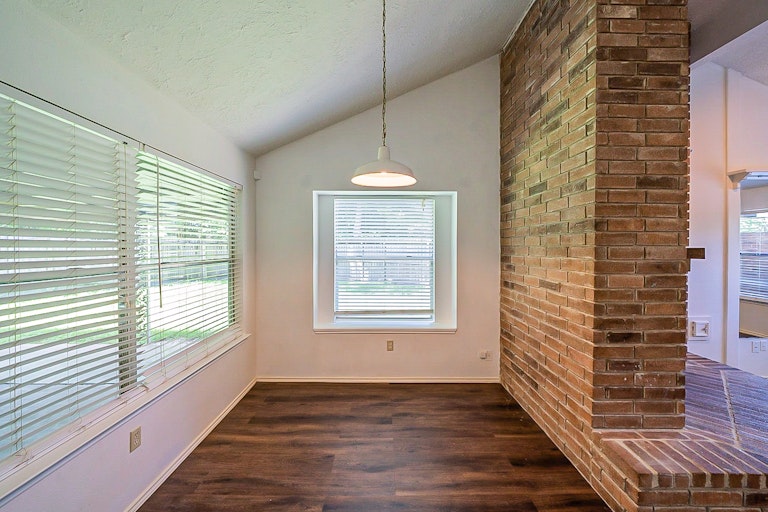 Photo 15 of 28 - 26 Parkbriar Cir, Baytown, TX 77521