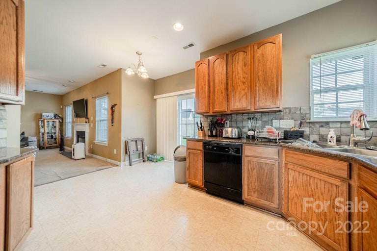 Photo 7 of 28 - 2940 Ireton Pl, Kannapolis, NC 28083
