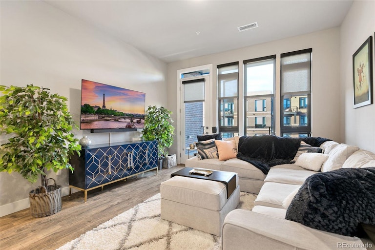 Photo 2 of 15 - 6618 E Lowry Blvd #205, Denver, CO 80230
