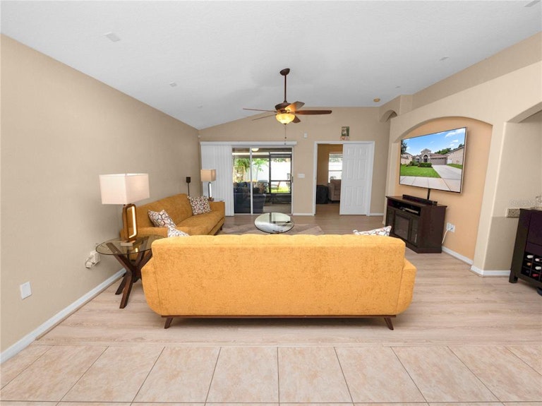 Photo 19 of 62 - 1844 Holton Rd, Lakeland, FL 33810