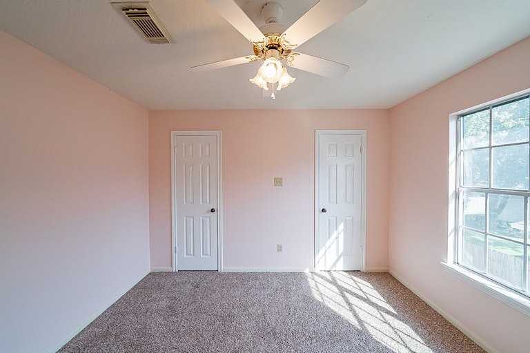 Photo 27 of 37 - 5522 Lone Cedar Dr, Kingwood, TX 77345