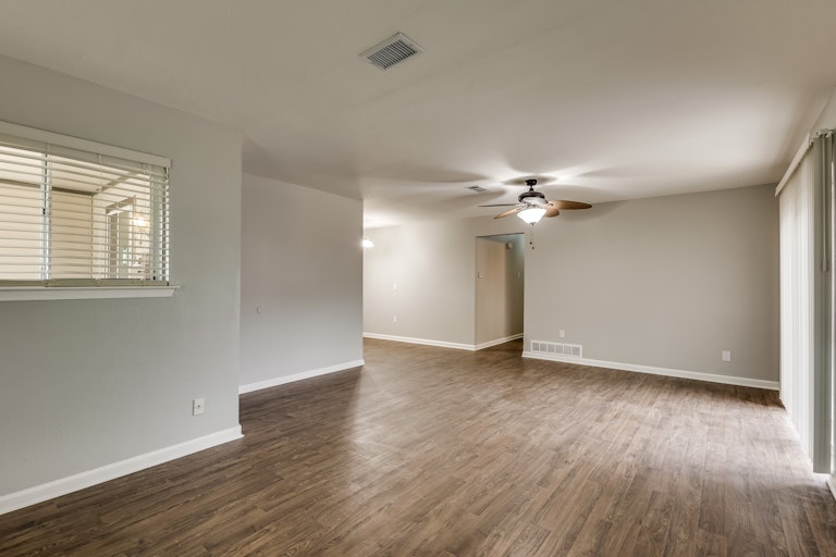 Photo 10 of 23 - 2218 Darrell Ct, Irving, TX 75060