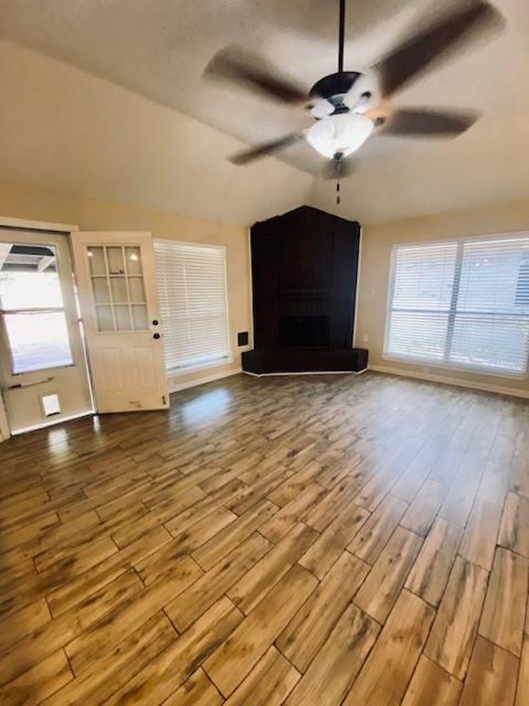 Photo 10 of 36 - 6126 Nancet Dr, Houston, TX 77041