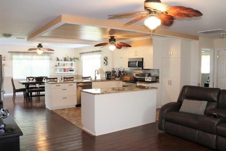 Photo 4 of 20 - 10315 Adler St, Spring Hill, FL 34608