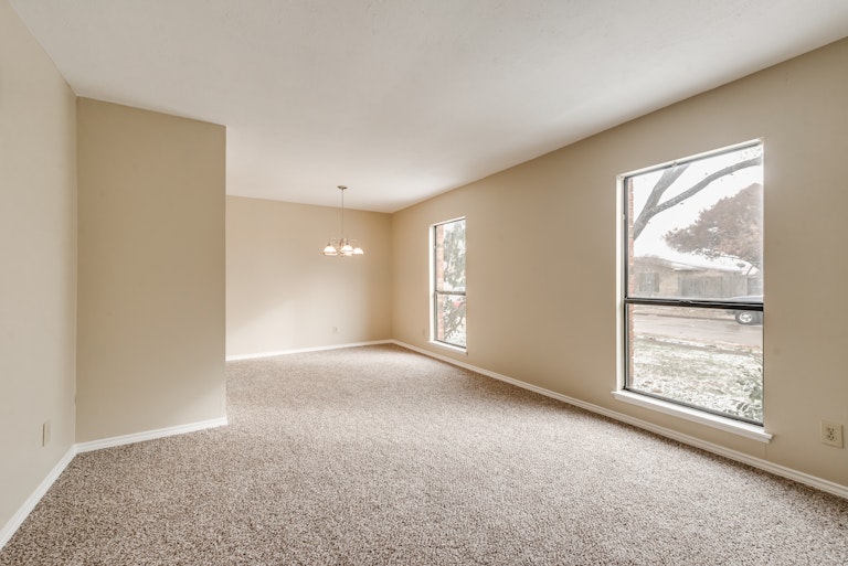 Photo 12 of 26 - 2114 Montana Trl, Grand Prairie, TX 75052