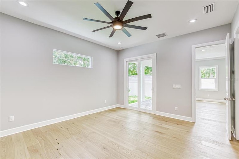 Photo 32 of 62 - 3108 W Cherokee Ave, Tampa, FL 33611