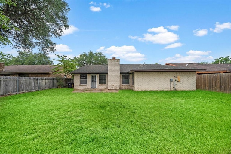 Photo 18 of 20 - 2518 Sage Brush Ln, Sugar Land, TX 77479