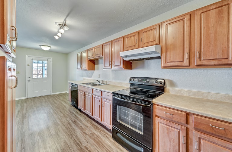 Photo 5 of 29 - 3106 Edelweiss Dr, Grand Prairie, TX 75052