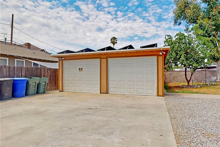 Photo 40 of 75 - 588 E Pasadena St, Pomona, CA 91767