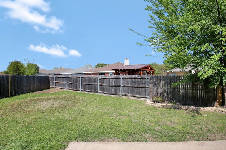 Photo 24 of 24 - 1829 Overland St, Fort Worth, TX 76131