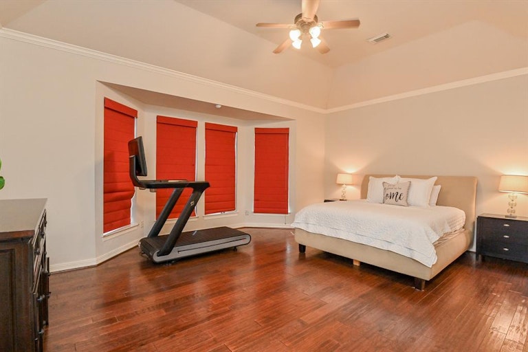 Photo 18 of 45 - 2606 Cottage Creek Ct, Pearland, TX 77584