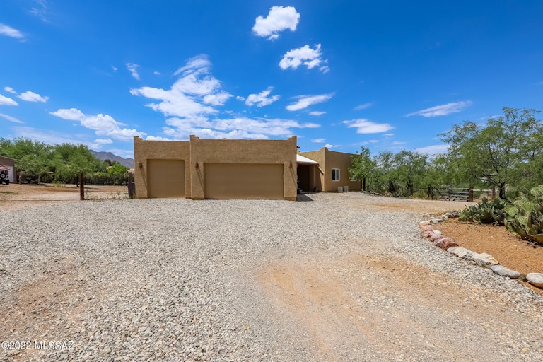 Photo 1 of 33 - 2840 E Darlene Dr, Vail, AZ 85641