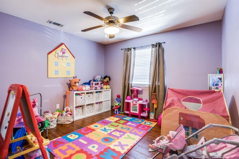 Photo 8 of 15 - 214 Martin Luther Cir, Duncanville, TX 75116