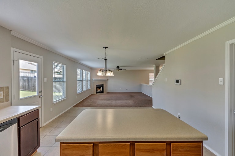 Photo 5 of 30 - 9125 Liberty Crossing Dr, Fort Worth, TX 76131