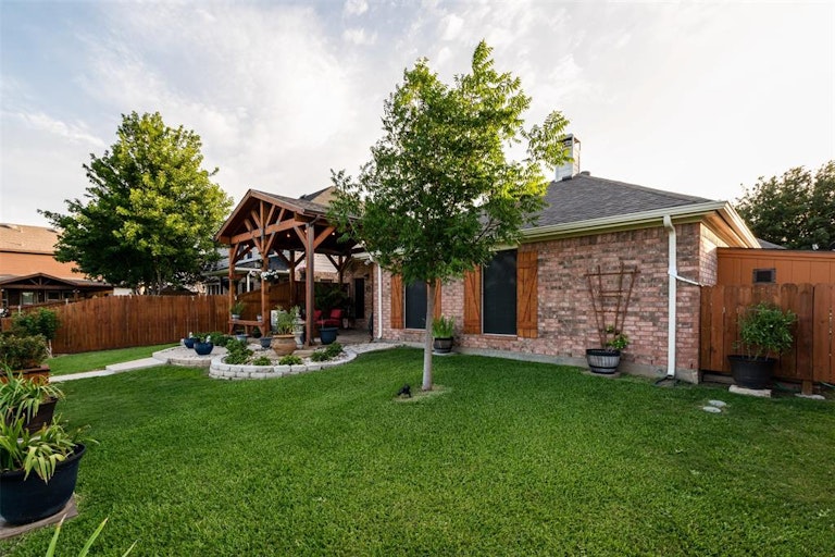 Photo 5 of 35 - 10304 Fossil Valley Dr, Fort Worth, TX 76131