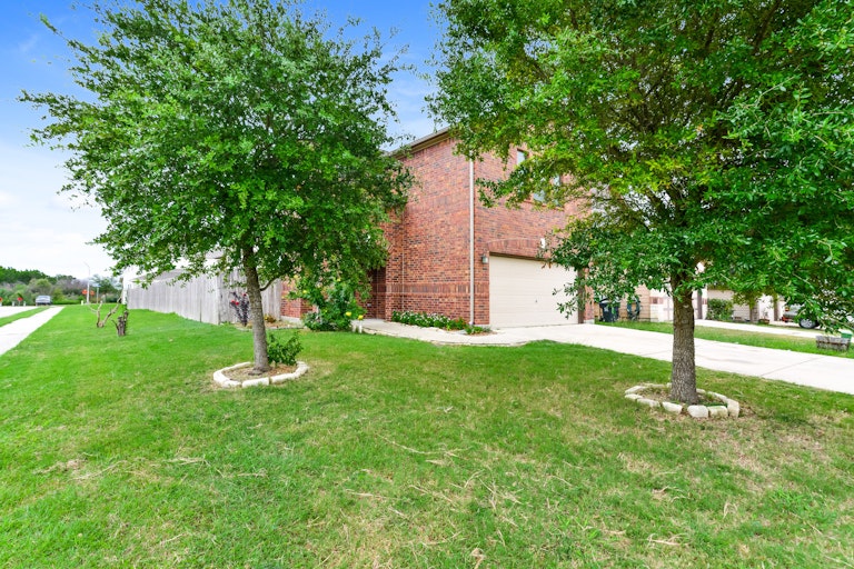 Photo 9 of 27 - 5701 Ping Way, Schertz, TX 78108