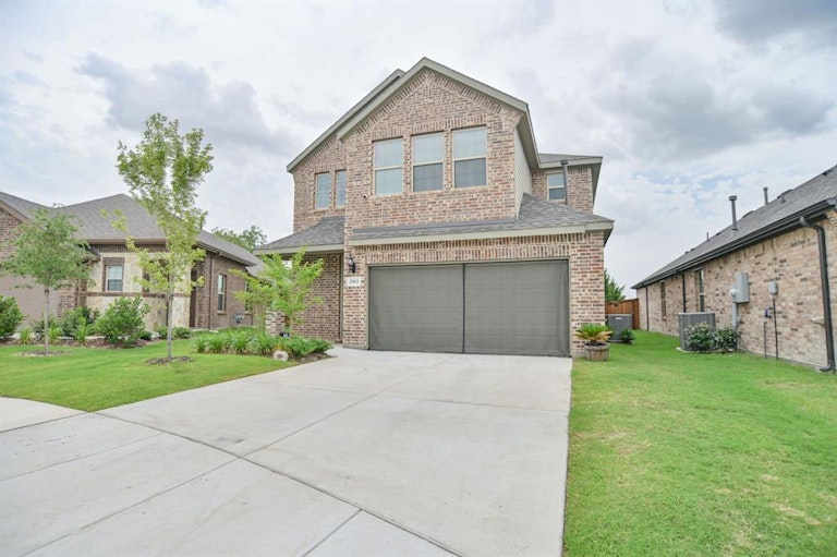 Photo 1 of 29 - 2903 Doggett Dr, Forney, TX 75126