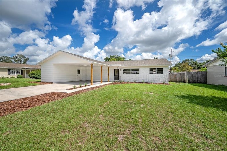 Photo 1 of 42 - 2503 Thornbrook Pl, Tampa, FL 33618