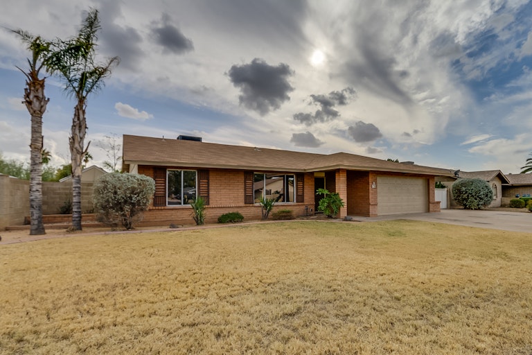Photo 1 of 31 - 3721 W Phelps Rd, Phoenix, AZ 85053