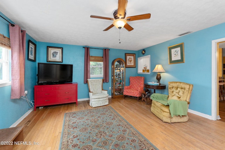 Photo 10 of 27 - 5804 Rover Dr, Jacksonville, FL 32244