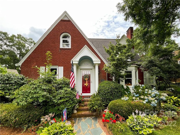 Photo 2 of 44 - 104 Washington Ln SE, Concord, NC 28025