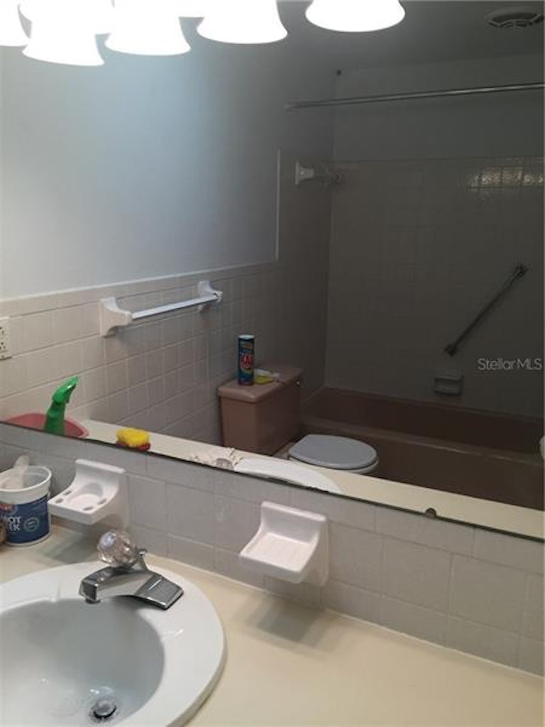 Photo 11 of 14 - 408 71st St Unit A, Holmes Beach, FL 34217