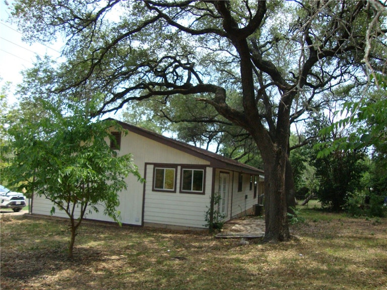 Photo 25 of 25 - 10716 Sunny Ln, Jonestown, TX 78645