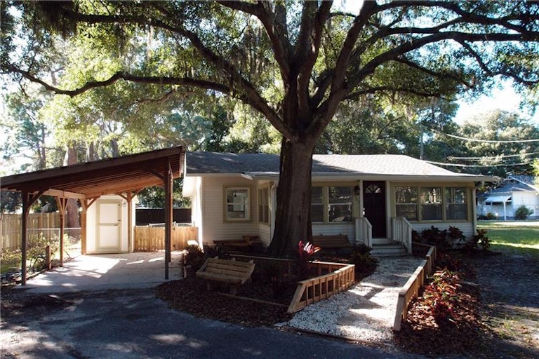 Photo 1 of 17 - 3703 2nd Avenue Dr E, Palmetto, FL 34221