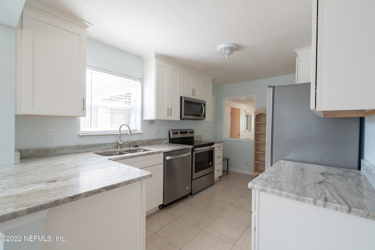 Photo 11 of 20 - 1225 15th Ave N, Jacksonville Beach, FL 32250