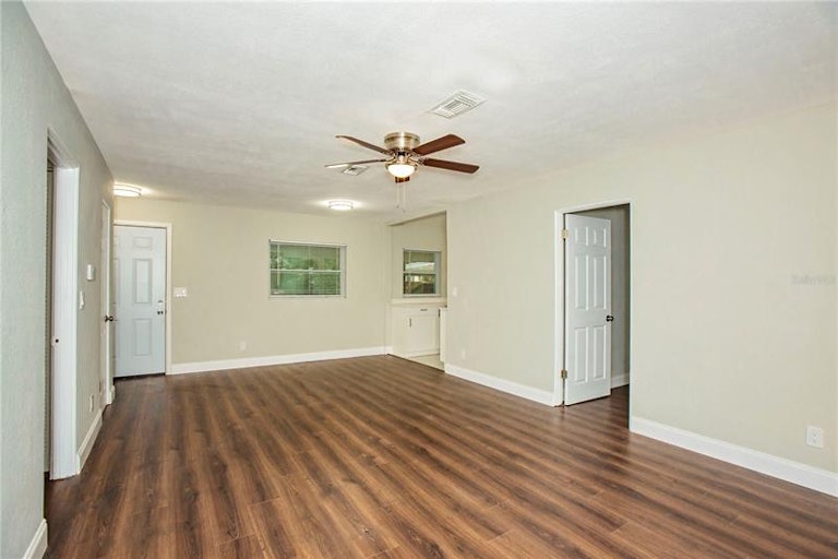 Photo 13 of 36 - 8301 Edie Way, Orlando, FL 32810