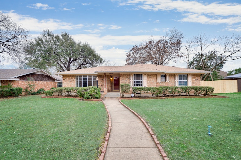 Photo 1 of 30 - 222 Shockley Ave, Desoto, TX 75115
