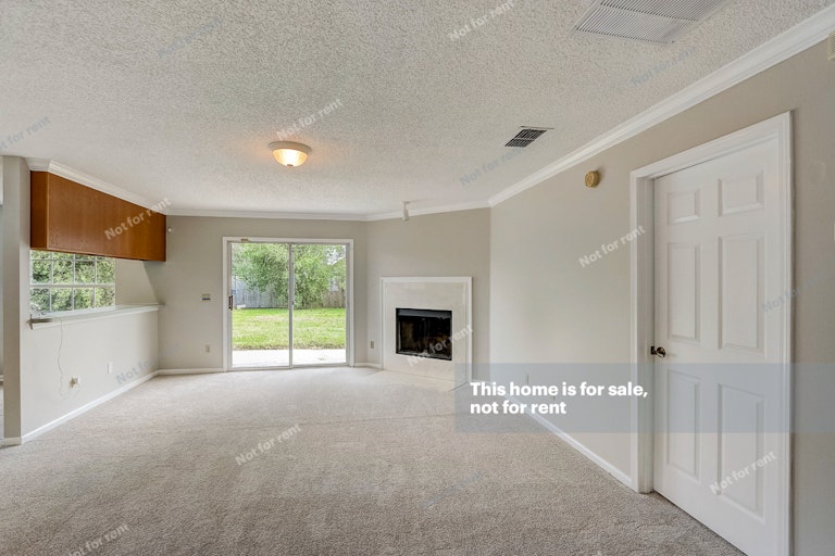 Photo 13 of 27 - 8029 Swamp Flower Dr, Jacksonville, FL 32244